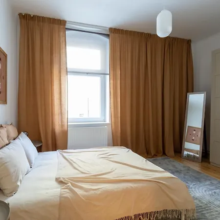 Roomsy Broniewskiego Apartman *