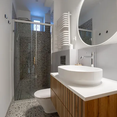 Roomsy Broniewskiego