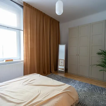 Roomsy Broniewskiego * 索波特