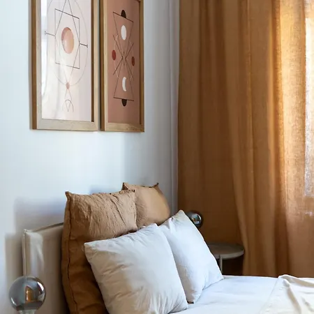 Roomsy Broniewskiego 索波特