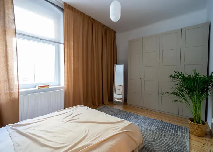 Roomsy Broniewskiego * 索波特