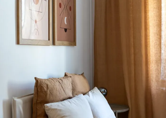 Roomsy Broniewskiego 索波特